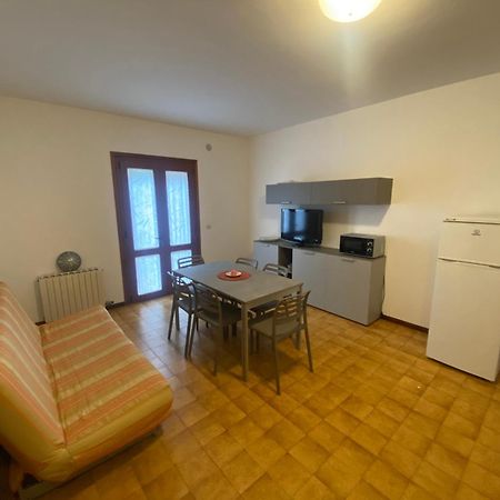 Cond Giardino Apartment Линяно Сабиадоро Екстериор снимка