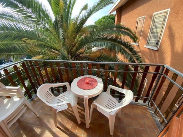 Cond Giardino Apartment Линяно Сабиадоро Екстериор снимка