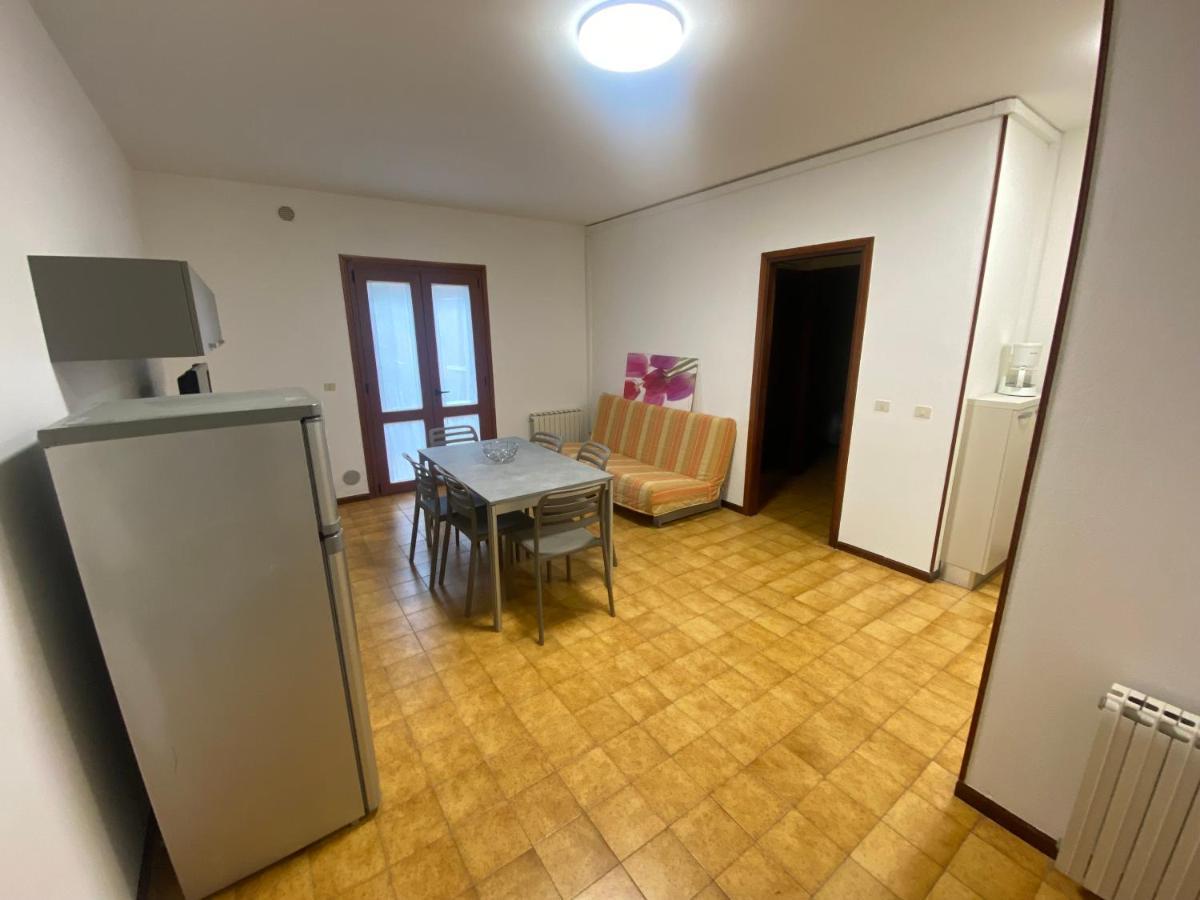 Cond Giardino Apartment Линяно Сабиадоро Екстериор снимка
