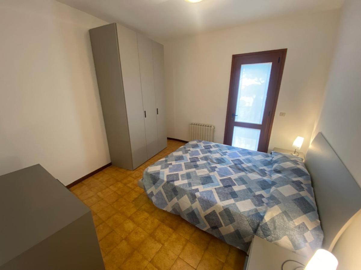 Cond Giardino Apartment Линяно Сабиадоро Екстериор снимка