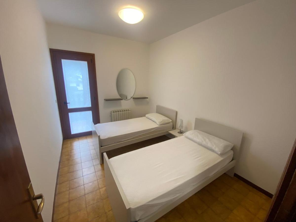 Cond Giardino Apartment Линяно Сабиадоро Екстериор снимка