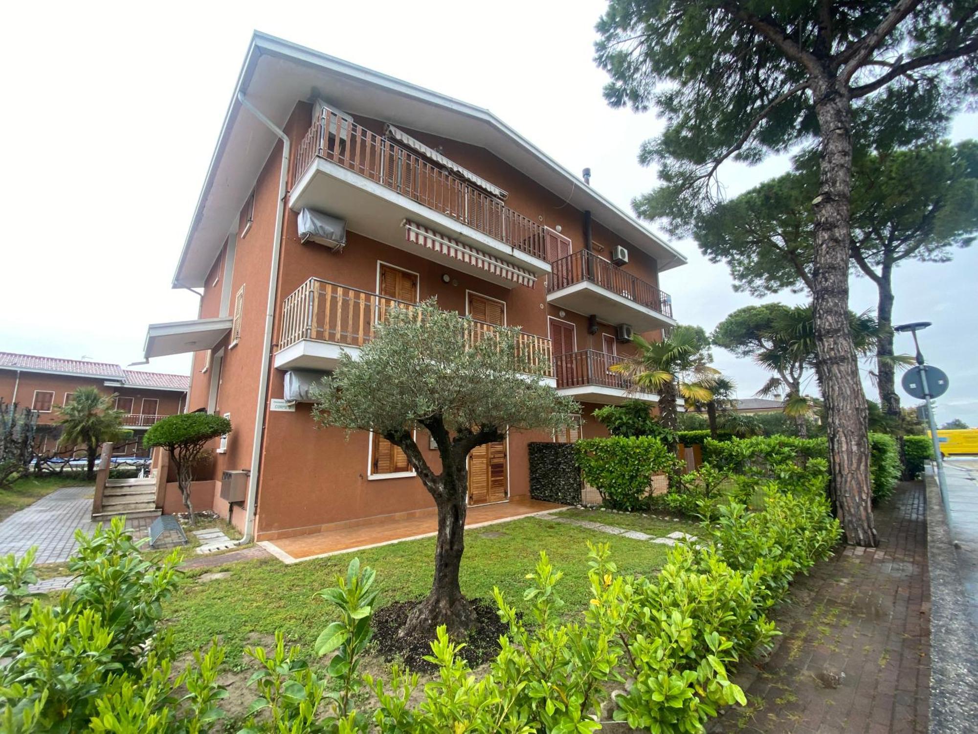 Cond Giardino Apartment Линяно Сабиадоро Екстериор снимка